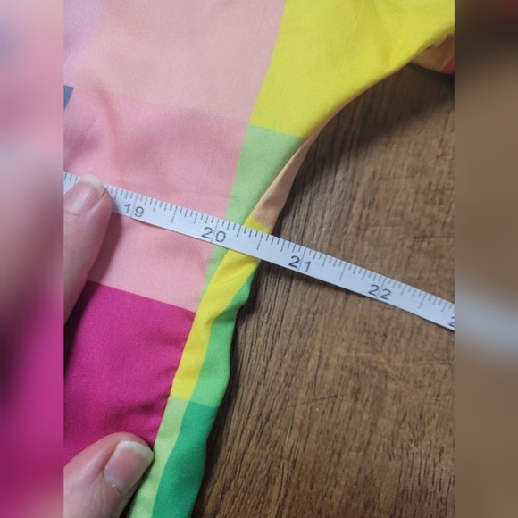 FREE W BUNDLE Chic Me peekaboo chain detail high low shirt - Picture 7 of 10